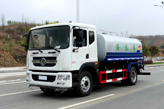 怎樣排除灑水車柴油機過早、過遲的噴油現(xiàn)象？