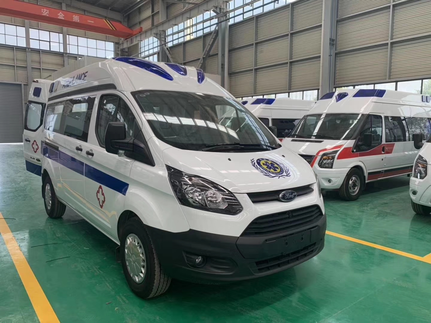 狂奔7余小時為生命接力,“網(wǎng)絡紅人救護車”僅內部設備就價